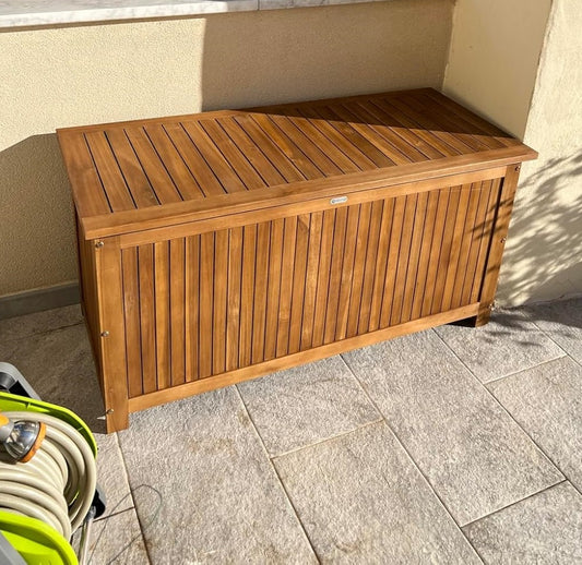 wooden garden bench made from acacia wood
